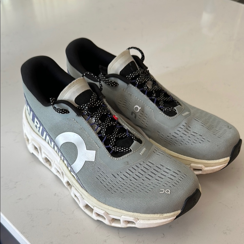 On Running Women's Gray and Black Cloudswift Athletic Shoes-Reposh item